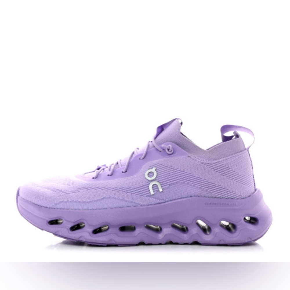 On Cloudventure in purple rose